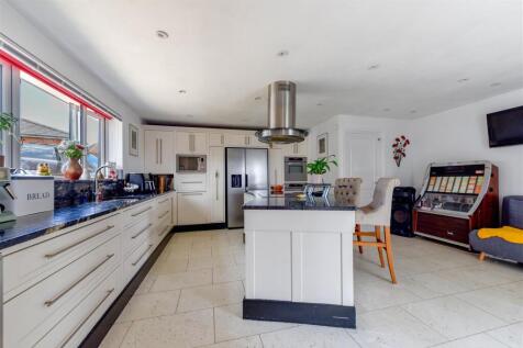 KITCHEN BREAKFAST ROOM