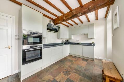 OPEN-PLAN DINING KITCHEN