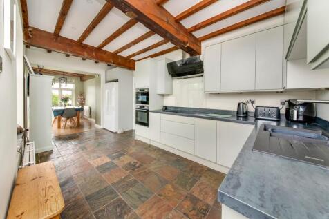 OPEN-PLAN DINING KITCHEN