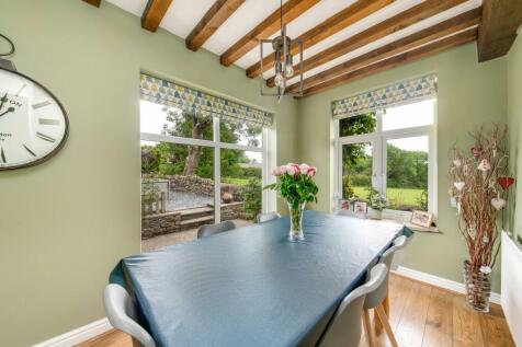 OPEN-PLAN DINING KITCHEN