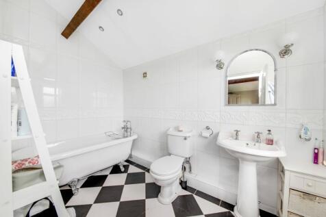 BEDROOM ONE EN-SUITE BATHROOM