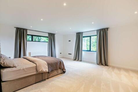 PRINCIPAL BEDROOM SUITE