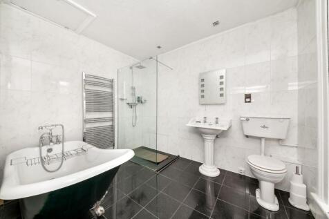 BEDROOM ONE EN-SUITE BATHROOM