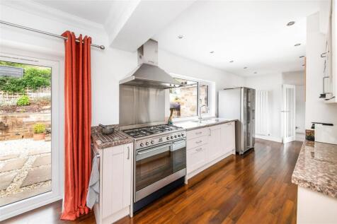 OPEN-PLAN DINING KITCHEN