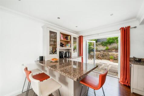 OPEN-PLAN DINING KITCHEN