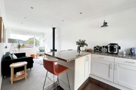 OPEN-PLAN LIVING DINING KITCHEN