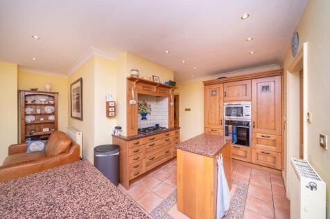 Kitchen/ dining family space