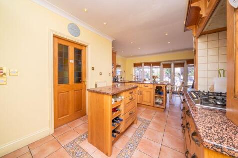 Kitchen/ dining family space