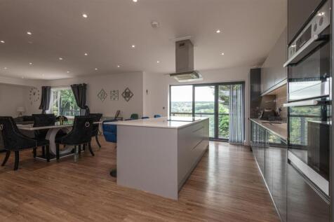 29 - 2 The Meadows HX6 2UN.jpg