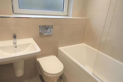 153 hoyles lane bathroom.JPG