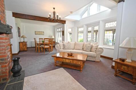 Sitting/Dining Room