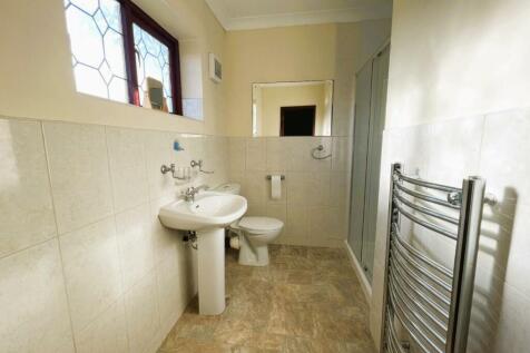 Bed 1 en suite