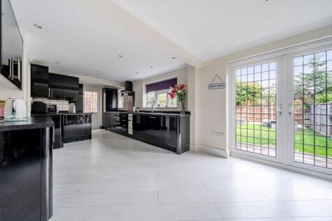 Kitchen diner angle 1