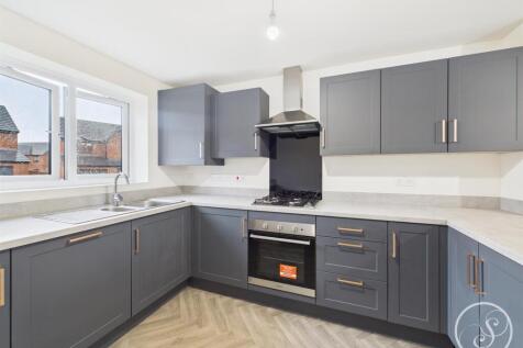 KITCHEN/LIVING SPACE