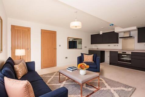 27YarmouthRoad-63 - Living Room - Modern - 1.jpg