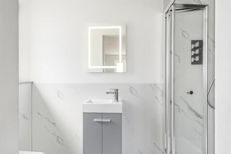 Luxury Downstairs En-Suite