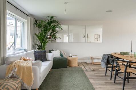 9. Open plan living and dining space (2).jpg