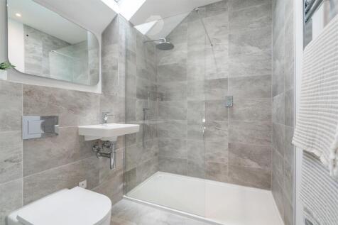 15 Luxury master en-suite.jpg