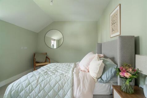 16 Guest bedroom 2.jpg