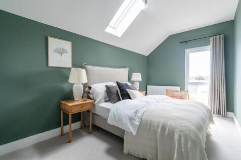 17 Guest bedroom 3.jpg