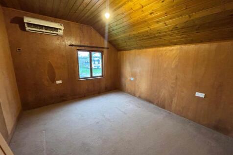 Daffodil bedroom 2 (