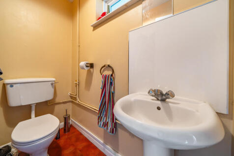 1371206-9-68f63c9...