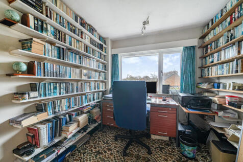 1371206-11-68f63c...