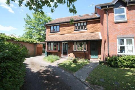 3 Bedroom Houses For Sale In Guildford Surrey Rightmove