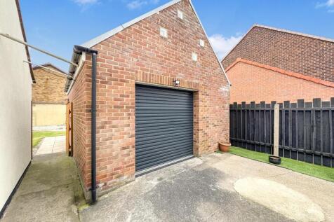 DETACHED DOUBLE GARAGE