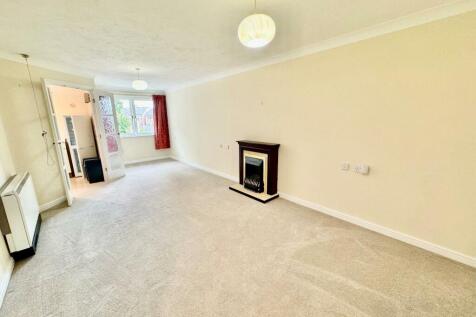 Lounge / Dining Area
