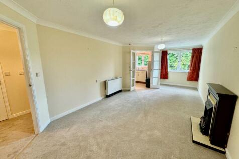 Lounge / Dining Area