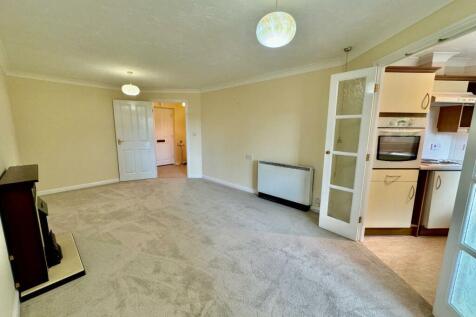 Lounge / Dining Area