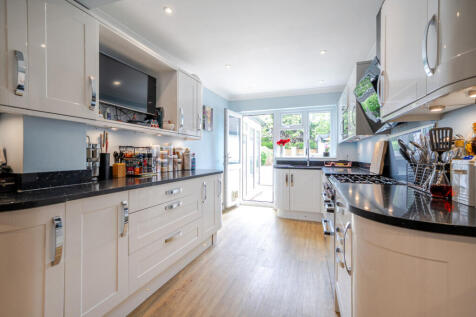 13-6819efb989065-...