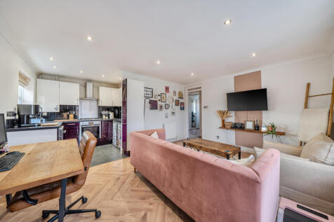 Sitting Room/Kitchen