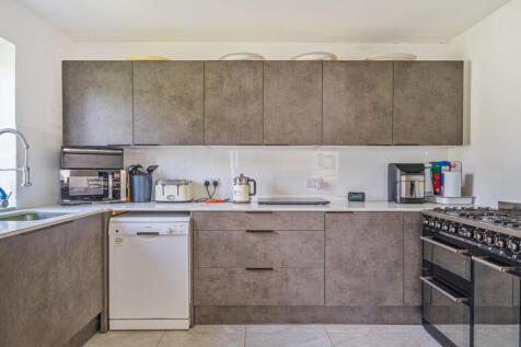 1332674-5-688c8ef...