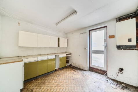 1348470-5-68b9959...