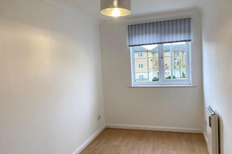 53 Causton square bedroom 2.JPG