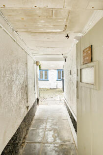 1372830-12-68ff8e...