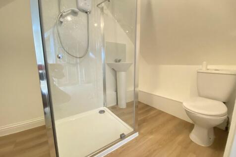 Ensuite to 3rd be...