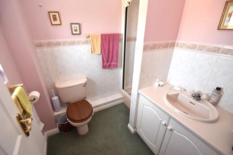 Ensuite shower ro...