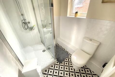 Ensuite shower ro...