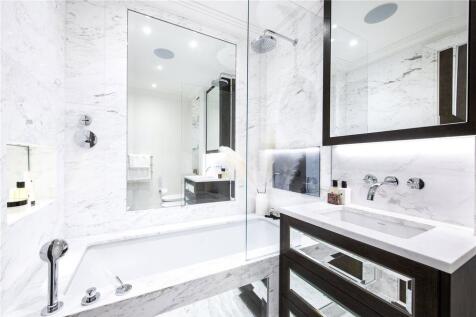 Master Bedroom En...