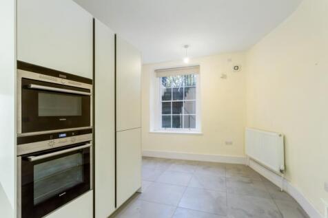 Basement Flat 6 f...