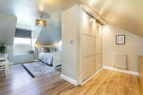 025 - 54 Westgate.jpg