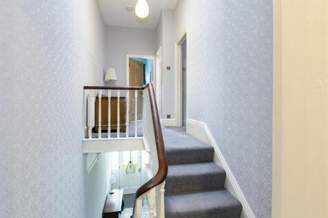 020 - 54 Westgate - Stairs turning into Office vie