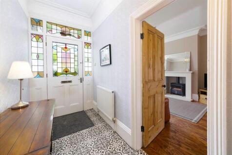 031 - 54 Westgate - Hall door into Living Room.jpg