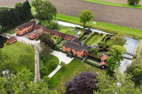 Moat Fm &amp; Stable Yd