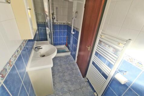 En-Suite Shower Rm