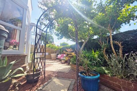 Arch to Front Garden