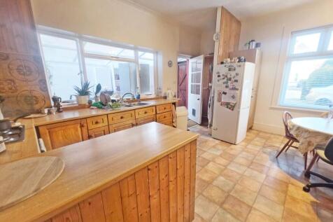 Kitchen / Br'Fast Rm